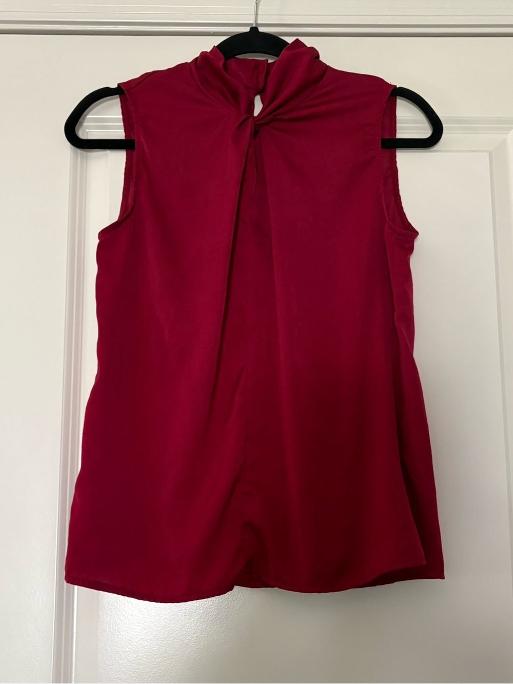 Banana Republic Women’s Berry Red Sleeveless Knot-Detail Blouse